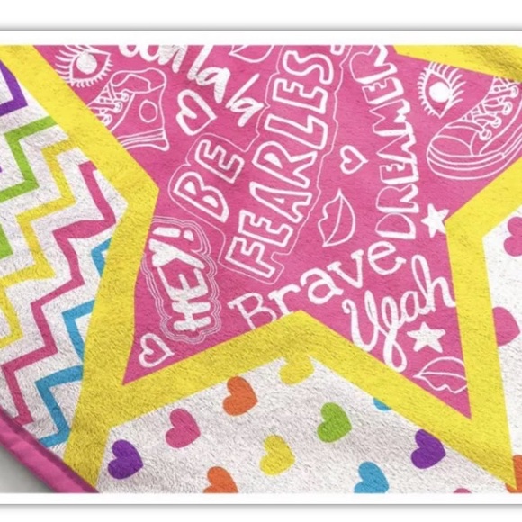 Little Miss Matched 'Be Fearless' Star Microfiber 46" x 60" Throw. - Picture 7 of 10